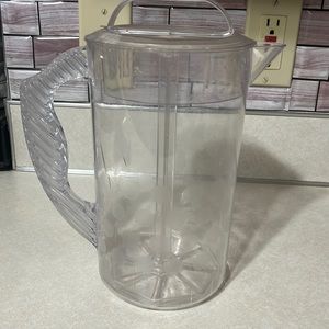The pampered chef quick stir pitcher